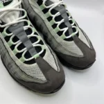 Nike Fresh Mint 95s Sneakers (2)