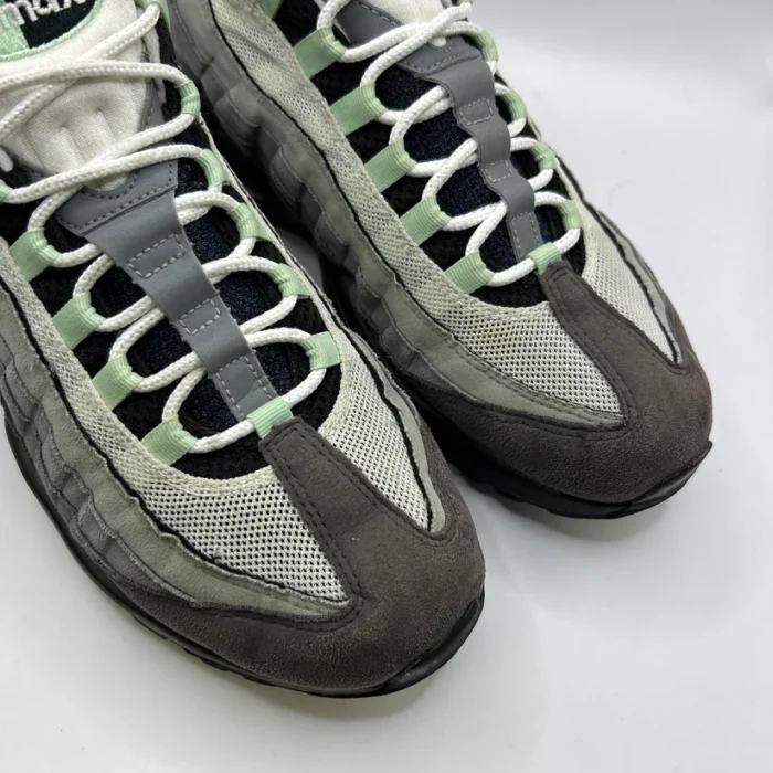 Nike Fresh Mint 95s Sneakers (2)