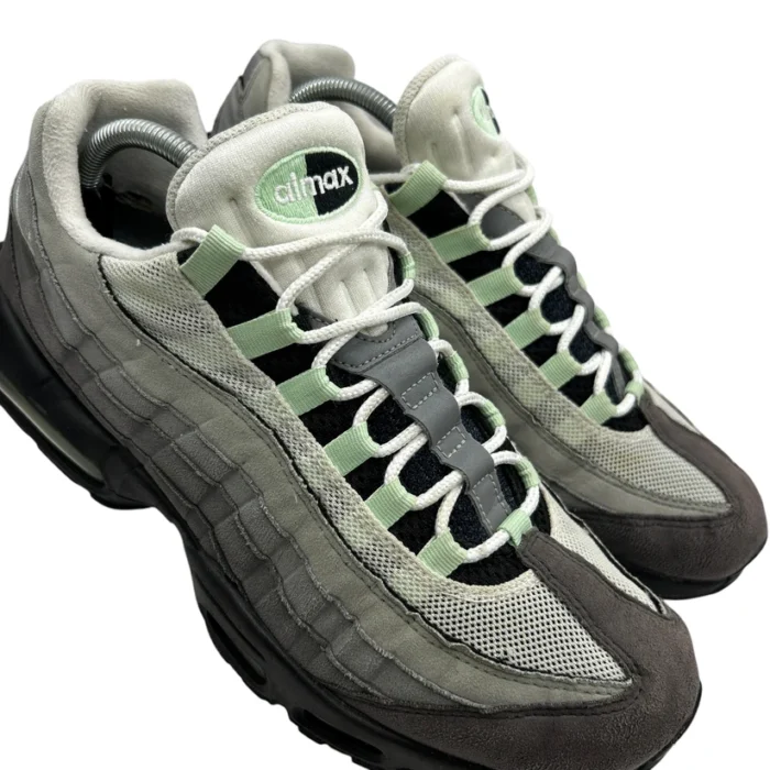 Nike Fresh Mint 95s Sneakers (3)