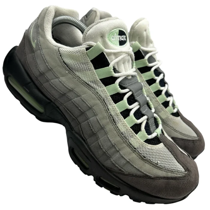 Nike Fresh Mint 95s Sneakers (5)