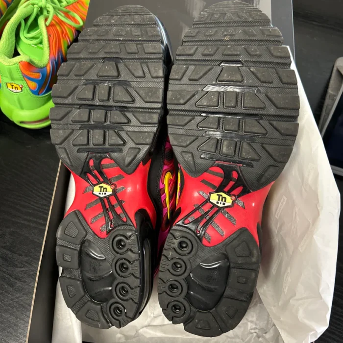 Nike Supreme Tn Sneakers Red (2)